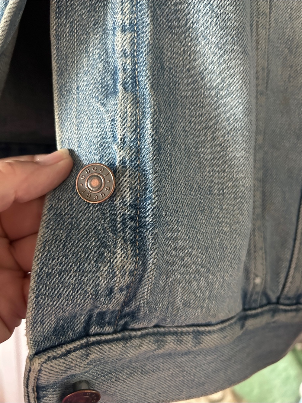 Gucci Light Wash Denim Jacket with Embroidered Cat Patch - Picture 11 of 16
